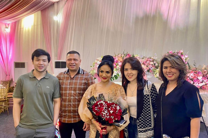 Anak Ahok memberi jawaban mengejutkan saat dijodohkan dengan Tina Toon. Nicholas Sean membeberkan rencana kehidupannya. 