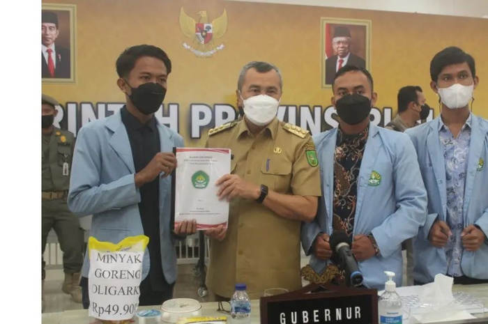 Koordinator BEM SI Kaharuddin yang memimpin demo 11 April pernah menagih janji gubernur provinsi ini. Begini isi tuntutannya. 