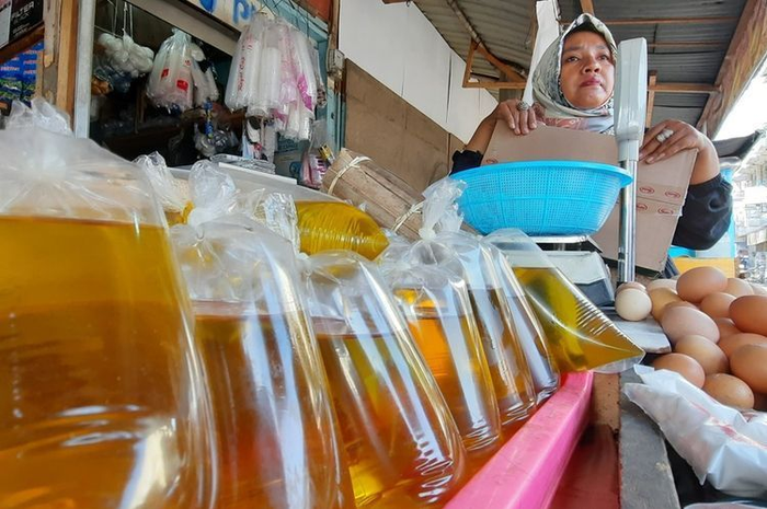 Ilustrasi harga sembako minyak goreng curah. 