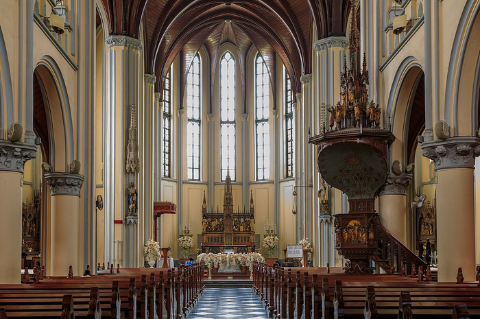 Bagian dalam Gereja Katedral Jakarta
