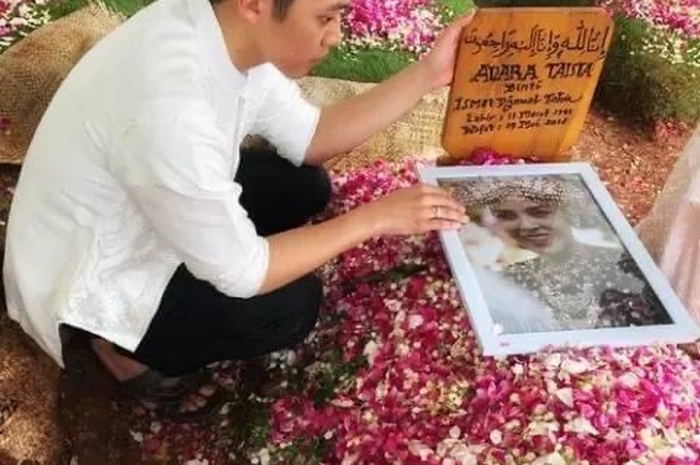 Anak Hatta Rajasa, besan SBY memilih tetap menduda hingga kini. Rasyid Rajasa ditinggal pergi sang istri untuk selamanya. 