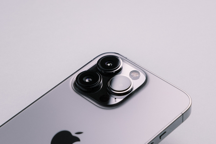 Harga hp second iPhone 13 512GB Oktober 2022 beserta review dan spesifikasinya.