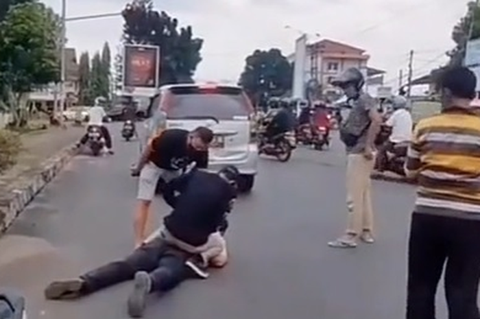 Penangkapan debt collector
