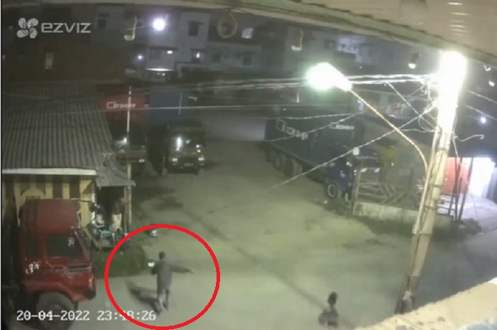 Medan mencekam, video geng motor bacok seorang pria sampai meninggal dunia di depan anak dan istrinya yang sedang hamil.