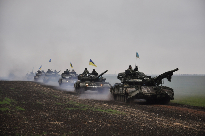 Konvoi kendaraan perang Ukraina