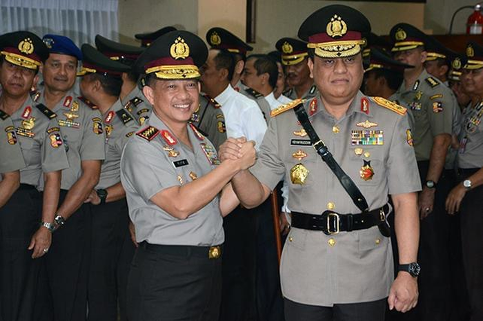Haji Syafruddin (kanan) adalah ayah Nur Alamsyah, korban pengeroyokan Putra Siregar dan Rico Valentino. Dia kerap disebut titipan Jusuf Kalla.