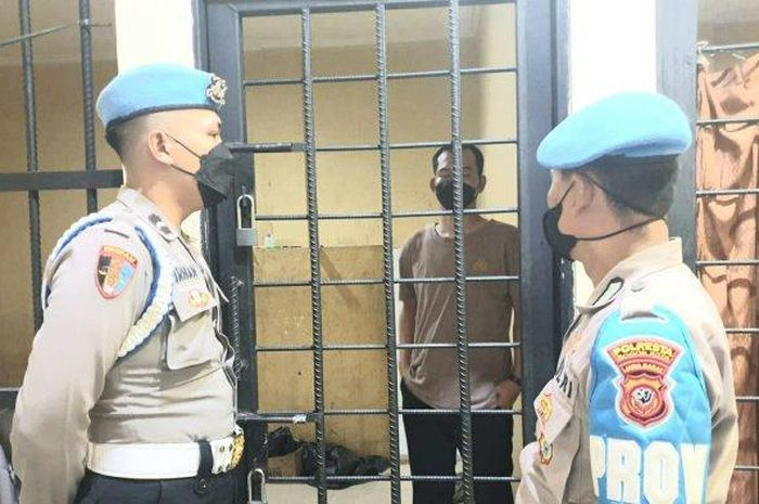Polisi main tilang Rp 2,2 juta ditahan propam