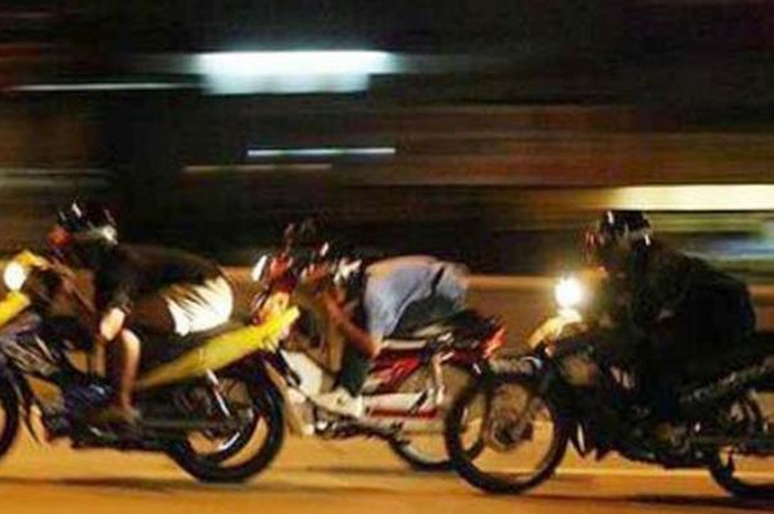 Ilustrasi kebut- kebutan dijalan atau balap liar 