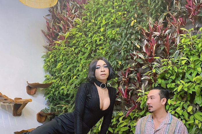 Aming membongkar fakta mengejutkan usai mantan istrinya keguguran. Sang komedian ungkap alasan ceraikan Evelyn Nada Anjani.