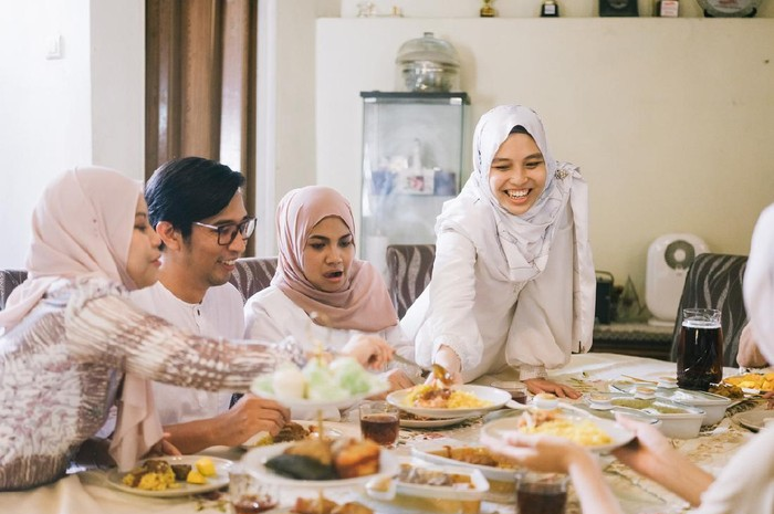 Ilustrasi kumpul keluarga saat lebaran