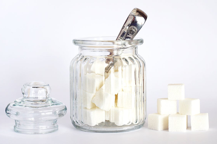 Sering mengalami hal tersebut? Coba mulai sekarang usir semut dengan meletakkan bahan-bahan alami berikut ini di sekitar toples gula.
