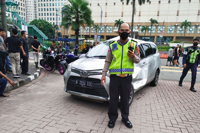 Sopir Toyota Calya yang merenggut nyawa pemilik moge BMW di Senayan dilepaskan oleh polisi. Ternyata begini alasannya.