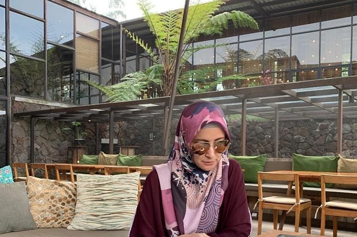 Mantan artis seksi yang sudah hijrah, Inneke Koesherawati mengakui suaminya memakai bilik asmara di Lapas Sukamiskin. Begini kronologinya.