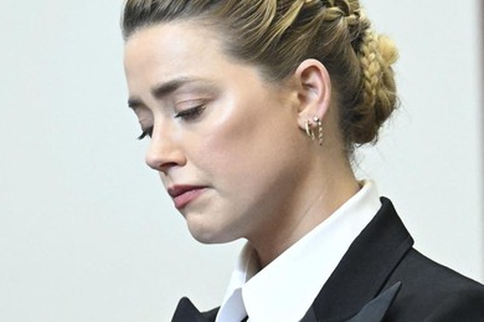 Amber Heard saat persidangan kasusnya bersama Johnny Depp
