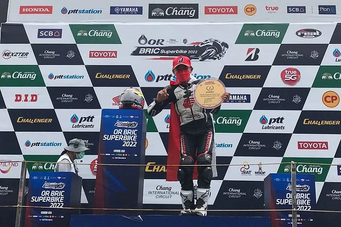 Mantap, pembalap Indonesia Decksa Almer Alfarezel juara di ajang Thailand Talent Cup di Sirkuit MotoGP Thailand.