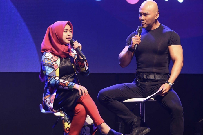 Deddy Corbuzier akhirnya menghapus konten Ragil Mahardika. Namun, ayah Azka Corbuzier ini murka gegara dipaksa take down konten selebgram ini.