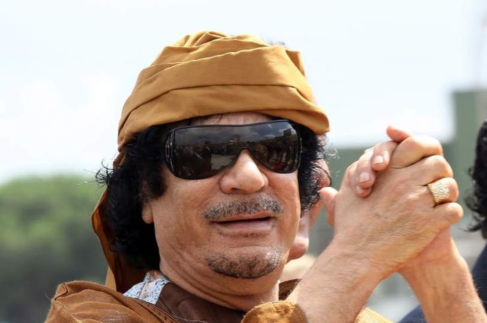 Kepemimpinan Kadafy menyimpan kisah mengerikan.
Khadafy diketahui memerintahkan penculikan sejumlah siswi yang kemudian dijadikan sebagai budak nafsu.