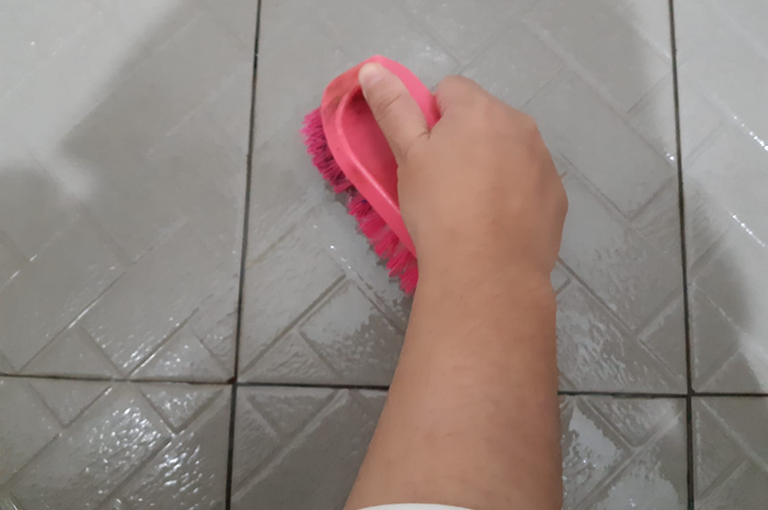 Tips hidup membersihkan kamar mandi