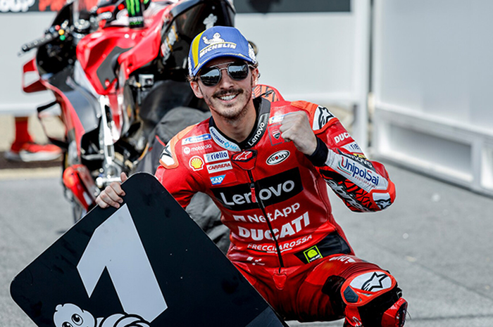 Murid Valentino Rossi Francesco Bagnaia pole position MotoGP Prancis 2022 bikin bangga akademi balap milik legenda MotoGP Valentino Rossi