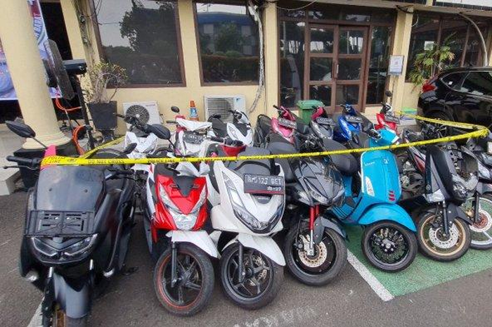 Hasil curian 5 maling motor mulai Honda PCX, NMAX, hingga Vespa diciduk polisi, modusnya tipu-tipu bocah pemilik motor.