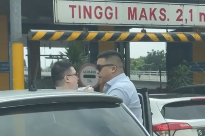Sopir Yaris yang ditampar pengemudi Pajero arogan di tol Kebon Jeruk memilih lakukan ini. Pantas polisi kesulitan melacak pengemudi Pajero.