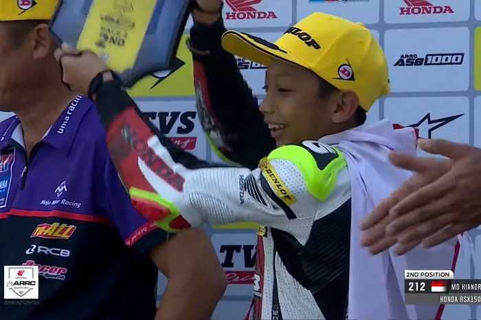 Gokil, pembalap Indonesia 12 tahun M Kiandra Ramadhipa sabet podium di balap Asia Road Racing Championship (ARRC) Malaysia 2022.