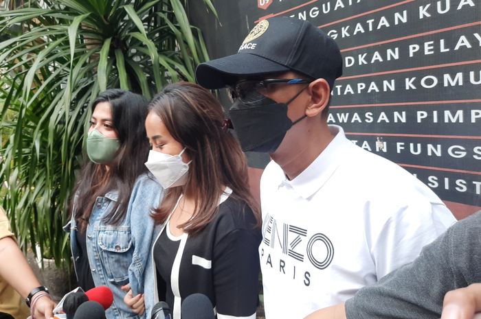 Mayang Lucyana Fitri, mendatangi kepolisian untuk menjalani pemeriksaan atas kasus pencemaran nama baik yang dilaporkan produk skincare TAN Skin, Jumat (27/5/2022).