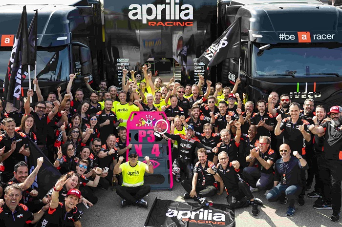 Aleix Espargaro dan Aprilia bikin rekor usai sabet podium ketiga MotoGP Italia 2022 di Sirkuit Mugello.