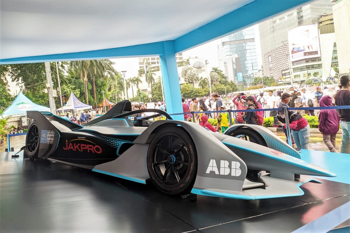Mobil Formula E saat Car Free Day