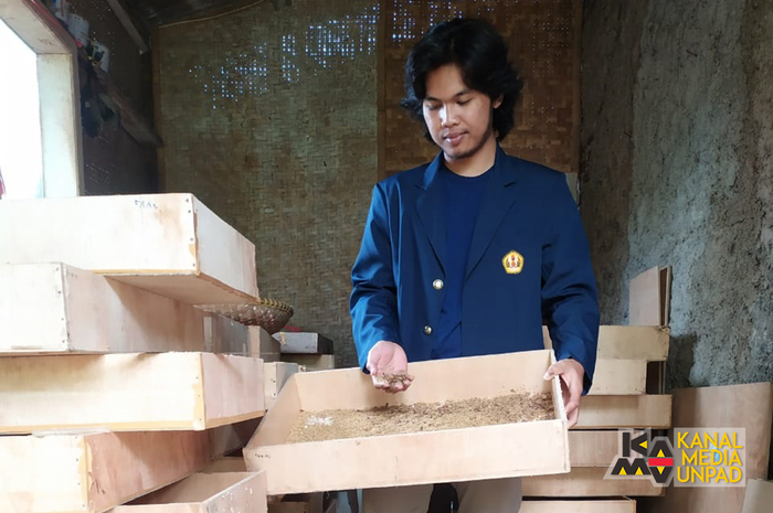 Mahasiswa Fakultas Peternakan Universitas Padjadjaran Eri Erianto.