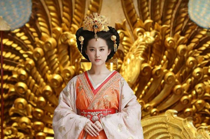 Dia adalah istri Kaisar Wu dari Han, yang memerintah antara 141 dan 87 SM. Pernikahan mereka diatur dan tidak berdasarkan cinta.