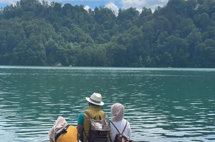 Atalia, Ridwan Kamil, dan adik perempuannya, Zara.
