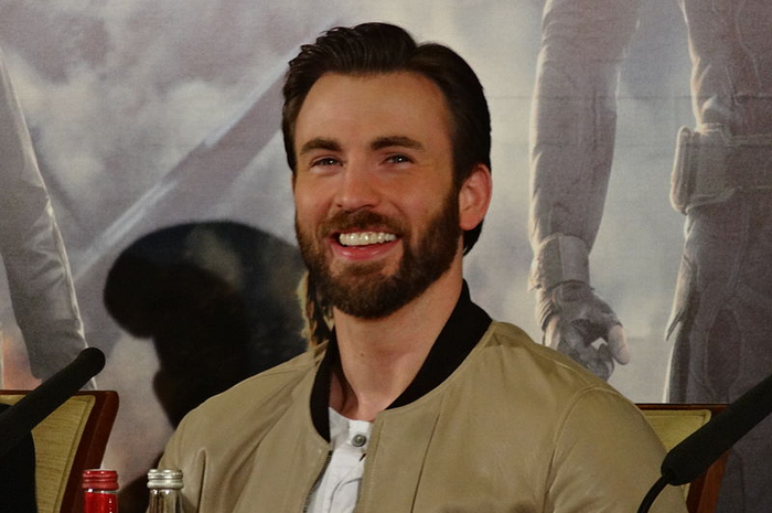 Chris Evans yang mengisi suara Buzz Lightyear