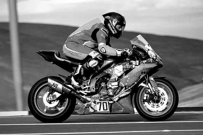 Mark Purslow  tutup usia setelah mengalami crash di Isle of Man TT