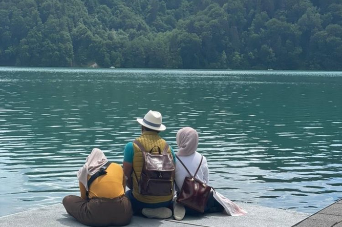 Keluarga Ridwal Kamil menyampaikan keiklhasan bahwa putra tercinta mereka, Eril, telah wafat. Hal itu disampaikan oleh Erwin Muniruzaman