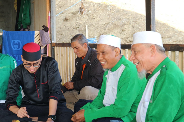 Foto Abdul Qadir Hasan Baraja pencetus Kebangkitan Khilafah viral. Polisi menemukan kata-kata berbahaya di konvoi Khilafatul Muslimin.