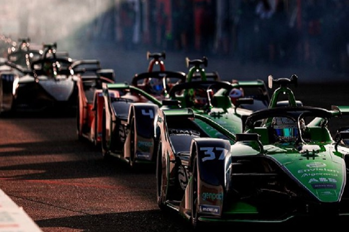 Harga mobil balap Formula E dengan motor MotoGP mana lebih mahal?