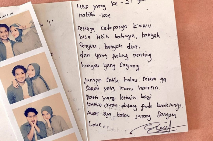 Kekasih Eril Nabila Ishma Nurhabibah mengunggah foto surat berisi pesan terakhir bagi dirinya. Pesan terakhir anak Ridwan Kamil bikin nyesek. 
