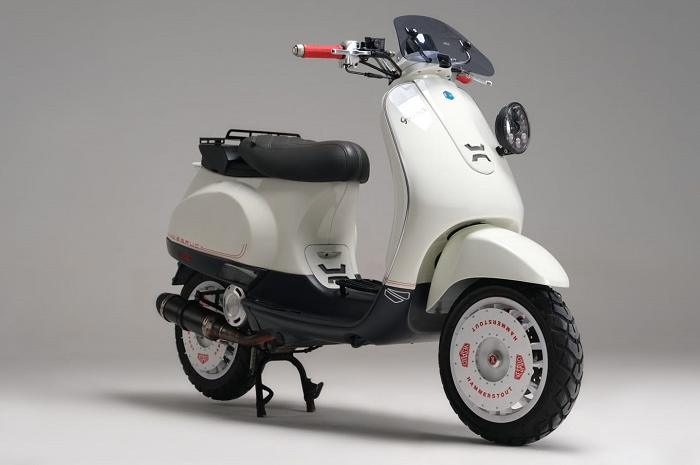Forscher, modifikasi motor Vespa LX 150 2V bergaya vintage rally hasil kolaborasi Hammerstout dan Vespuci Bandung.