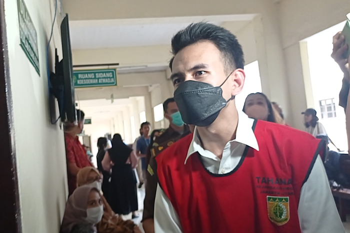 Adam Deni ditemui di Pengadilan Negeri Jakarta Utara, Selasa (7/6/2022).