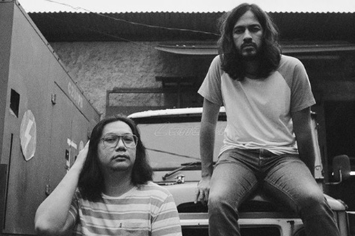 Kelompok Penerbang Roket, Viki Vikranta (kiri) dan John Paul Patton