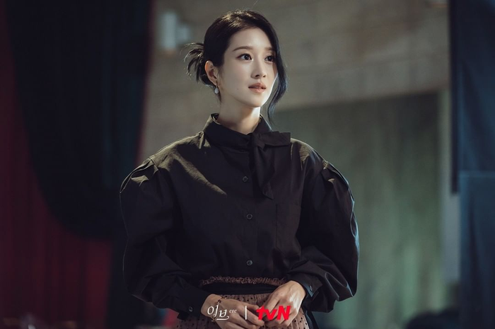 Gaya Seo Ye Ji - serba hitam