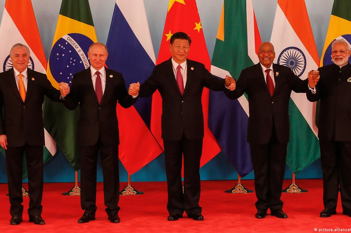 Menurut Bank Dunia (WB), Rusia adalah negara dengan cadangan gas terbesar di dunia, cadangan batu bara terbesar kedua di dunia.