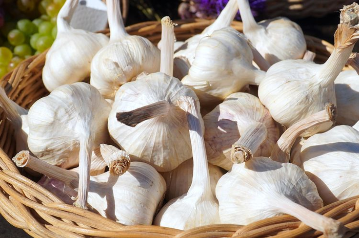 Selain bermanfaat jadi bumbu dapur, bawang putih bermanfaat untuk membersihkan rumah