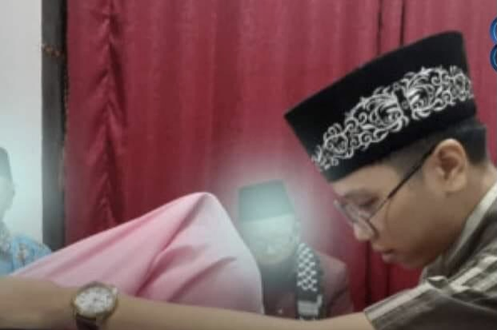 Wanita yang mengaku pria ini kelabui istrinya saat berhubungan badan dengan trik begini. Mertuanya sampai murka hingga seret ke pengadilan.