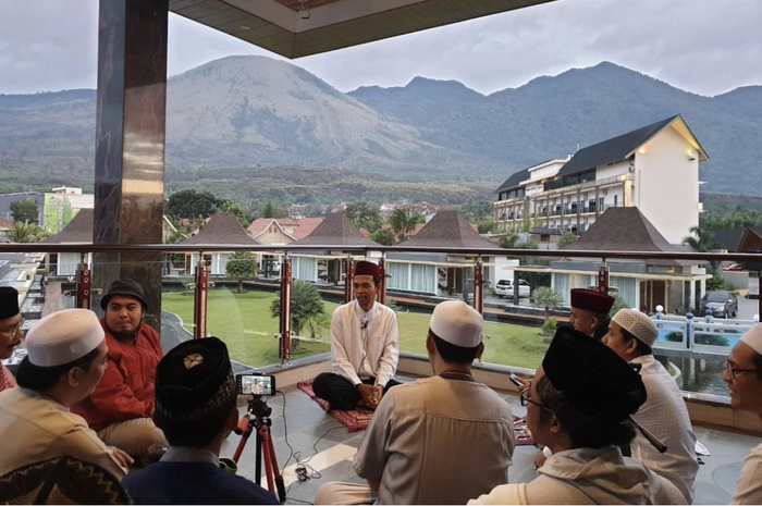 Warga Jonggol menolak kehadiran Ustaz Abdul Somad (UAS) dalam acara tabligh akbar karena alasan ini. Namun, pihak UAS memastikan tetap hadir.