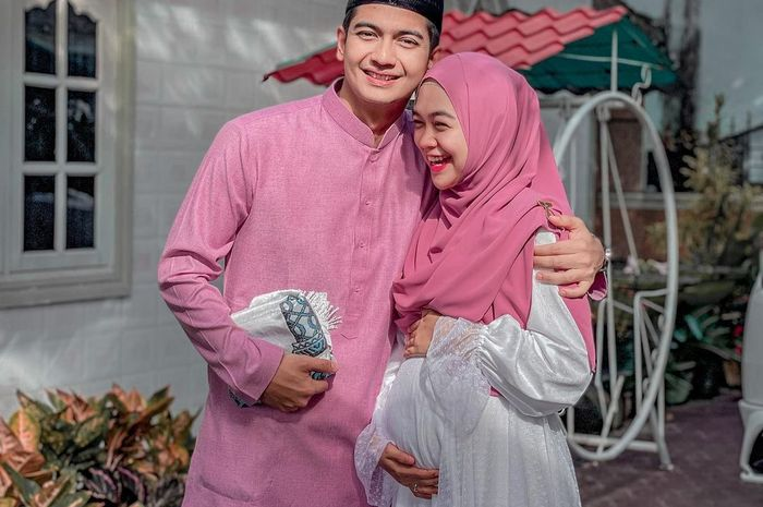 Ria Ricis dan Teuku Ryan berharap bisa melahirkan normal.