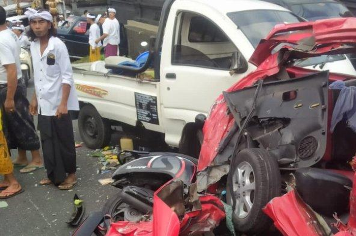 Kondisi kendaraan pada kecelakaan maut di Baturiti, Tabanan, Sabtu 18 Juni 2022.