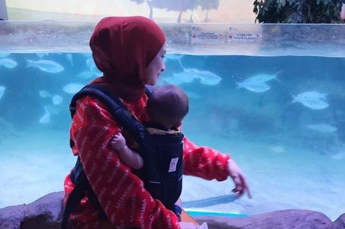 Tanpa Sule, Nathalie Holscher baby Adzam ke Jakarta Aquarium