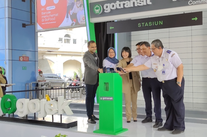 Acara peresmian kolaborasi Gojek dan PT KCI untuk buat masyarakat bisa beli tiket KRL lewat aplikasi Gojek.